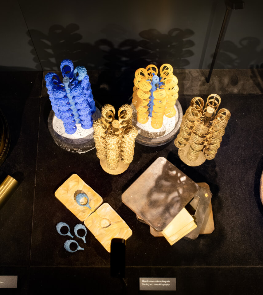 Dettaglio di prodotti utilizzati per la lavorazione dell'oro in esposizione al museo Orodautore