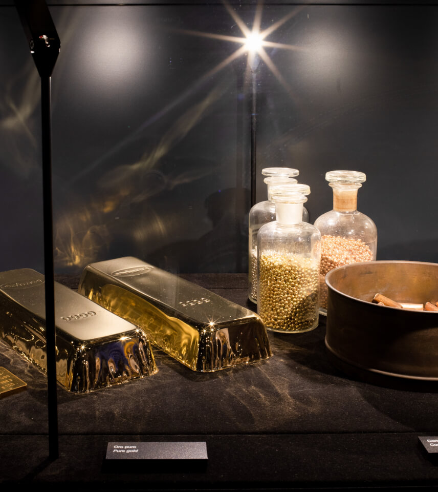 Lingotti in oro puro in esposizione al museo Orodautore